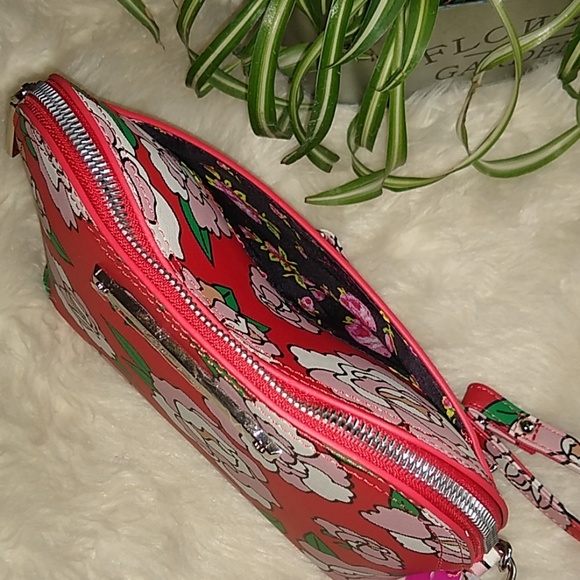 🆕Betsey Johnson Red floral cross-body bag🌺 - Picture 7 of 8